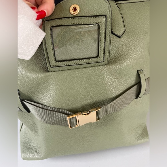 Isaac Mizrahi bag with detachable wallet - Picture 6 of 7